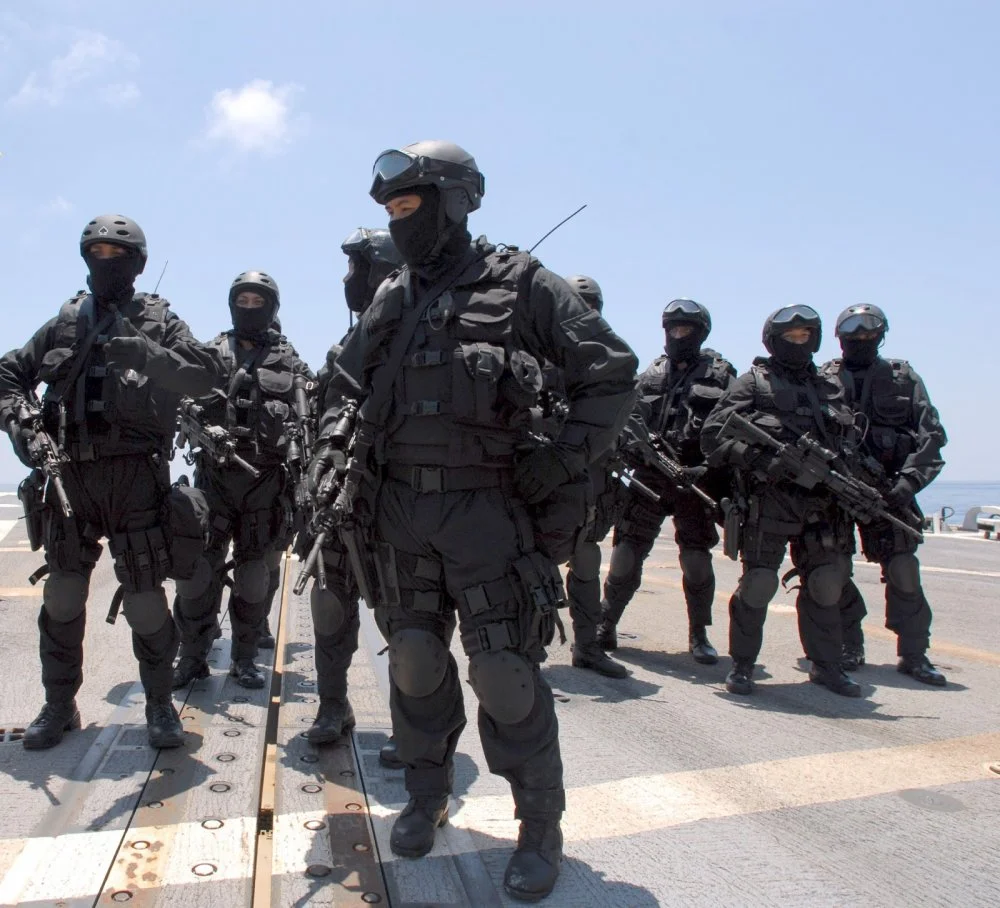 Brunei_Special_Forces_unit_on_USS_Howard_(DDG-83)_during_CARAT_2008_2.webp