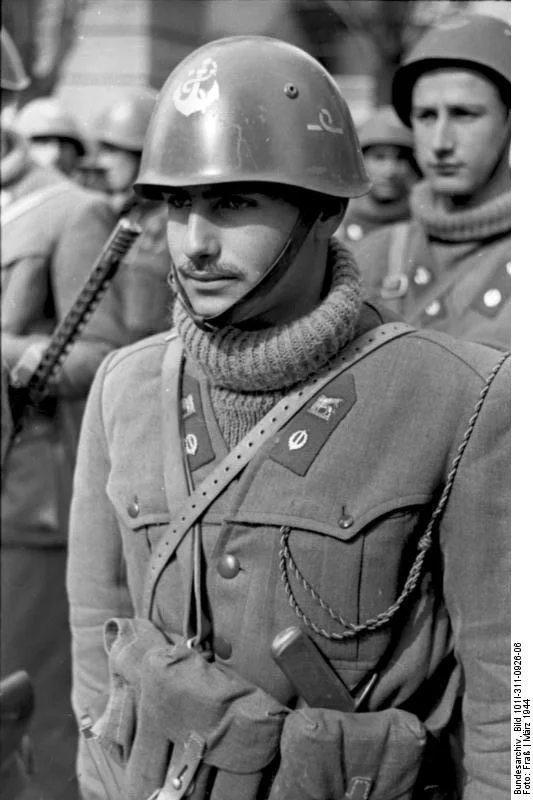 Bundesarchiv_Bild_101I-311-0926-06,_Italien,_italienische_Soldaten.webp