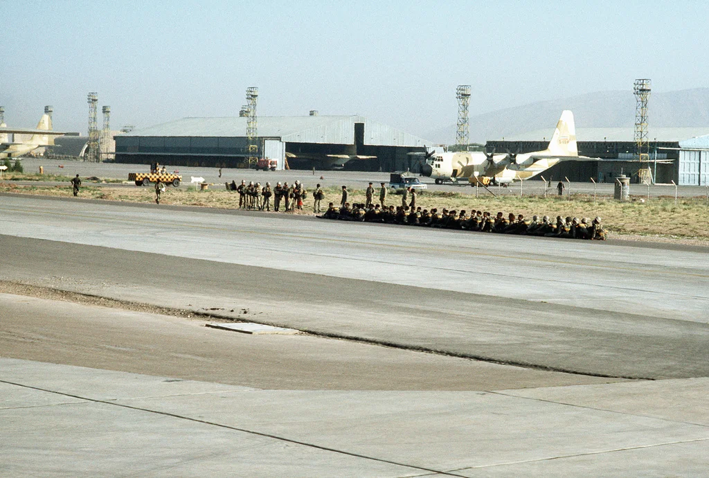 c-130_iran_1977_df-sthi4i.webp