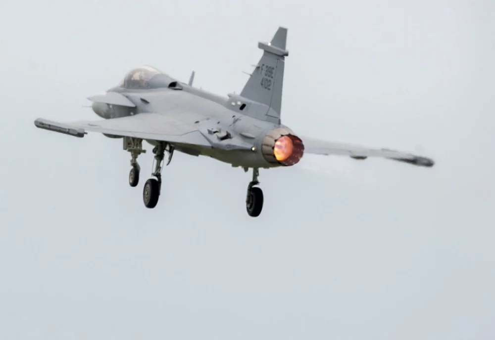 cacas-Gripen-E-de-serie-estao-no-Brasil-4-1068x735.webp