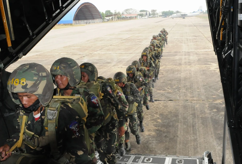 Cambodgian_paratroopers.webp