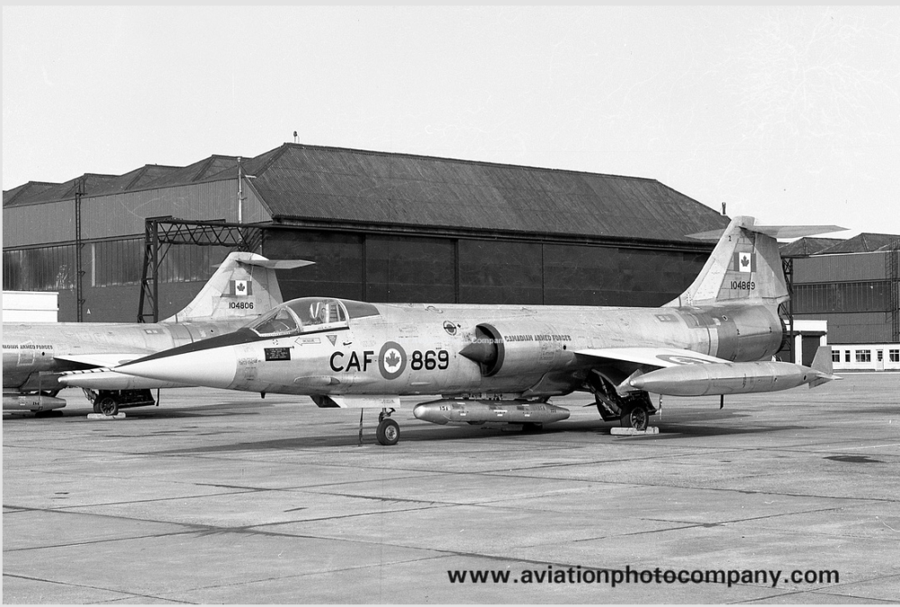 Canadian Armed Forces 421 Squadron Canadair CF-104 Starfighter 104869 at RAF Leuchars (1971).PNG