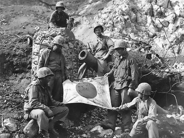 Captured_Japanese_flag_on_Iwo_Jima.webp