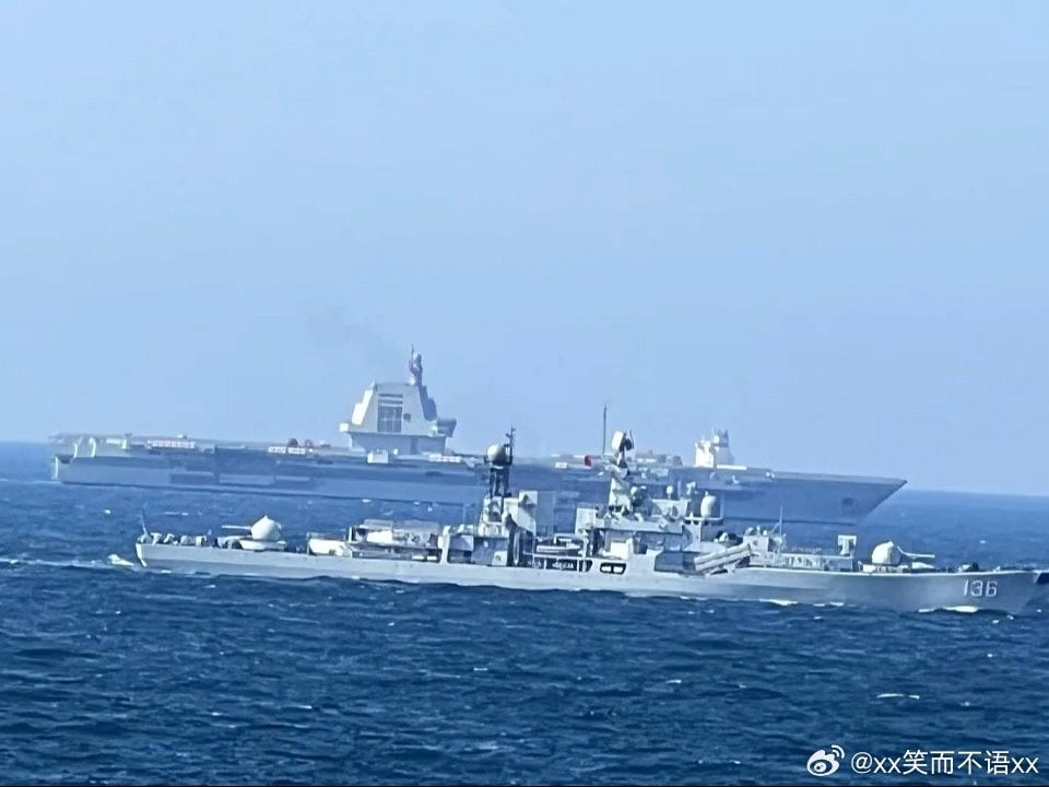 carrier-undergoing-sea-trials-v0-i27vi5mi08yc1-jpg.jpg
