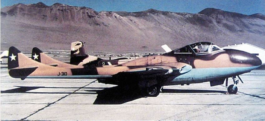 Chilean Vampire (J-310) on ground (1973-74).jpg