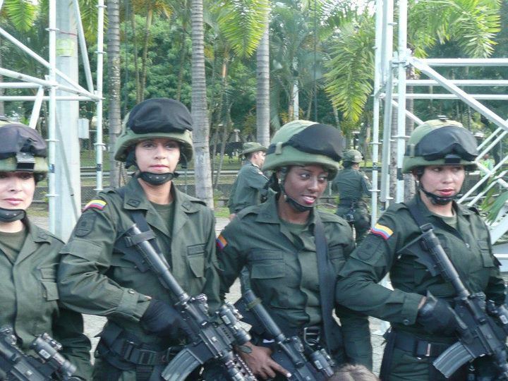 Colombian-female-police4.jpg