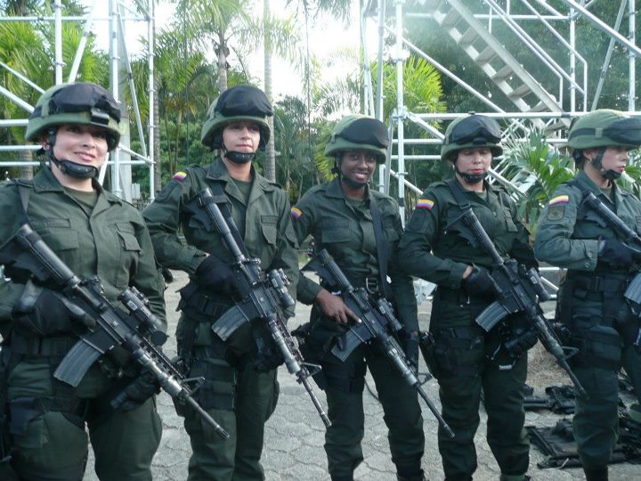 Colombian-female-police5.jpg