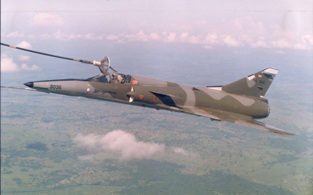 Colombian-Mirage-5-COAM-FAC3035-refueling-inflight.jpg