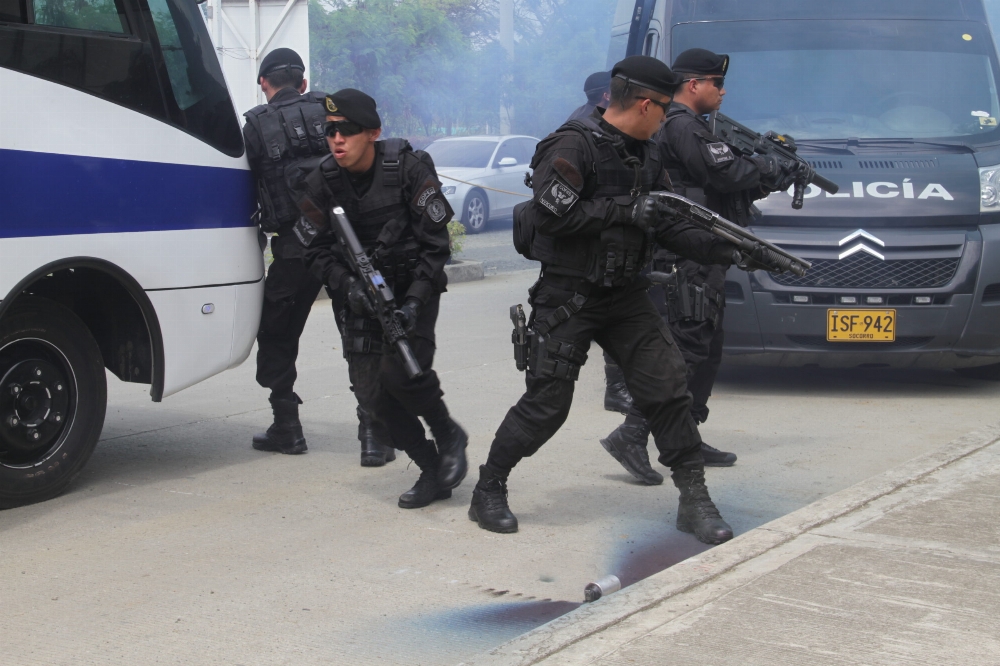 Colombian_Police_9731090561-scaled.jpg