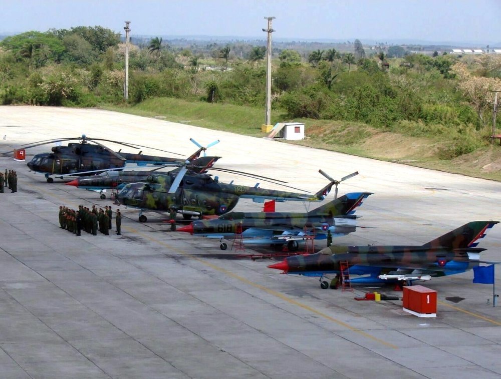 Cuban MiG-21bis & Mi-8 on ground.jpg