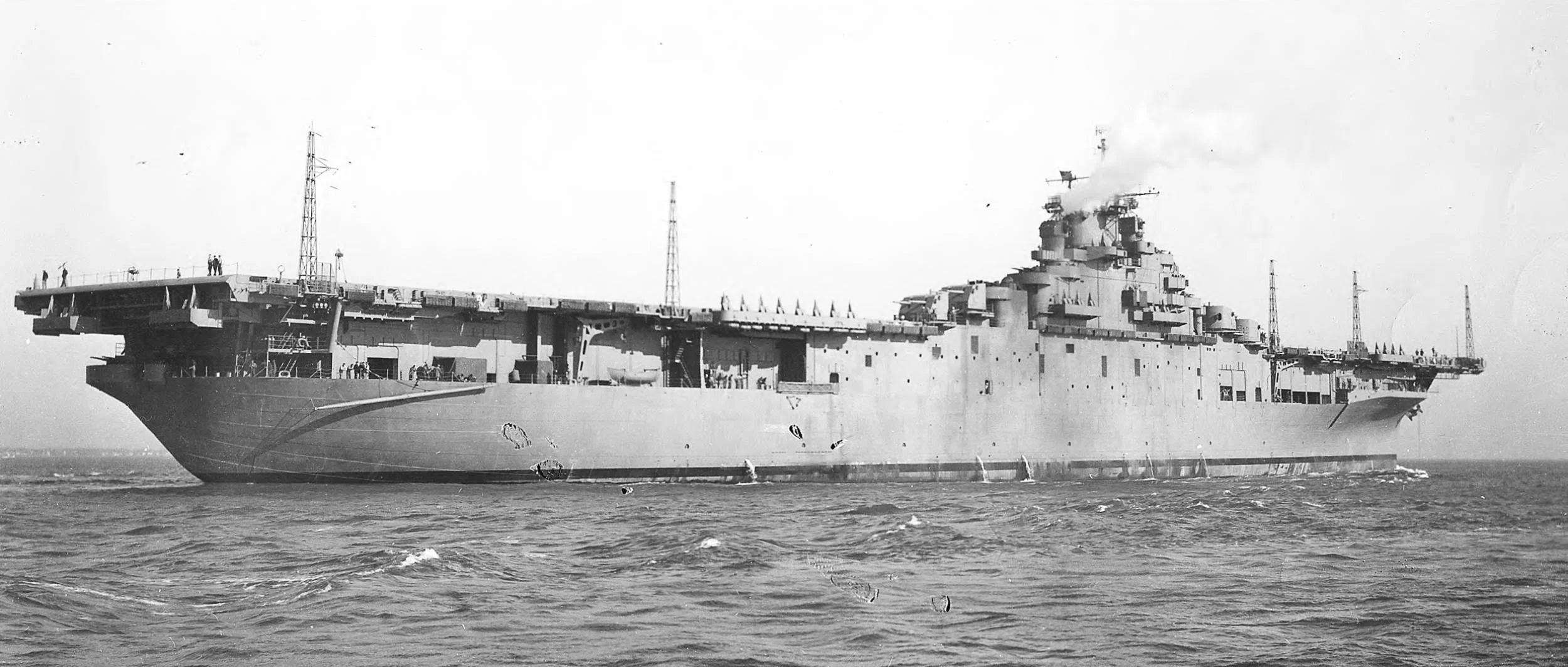 CV 9 USS Essex -034 - 1942.webp