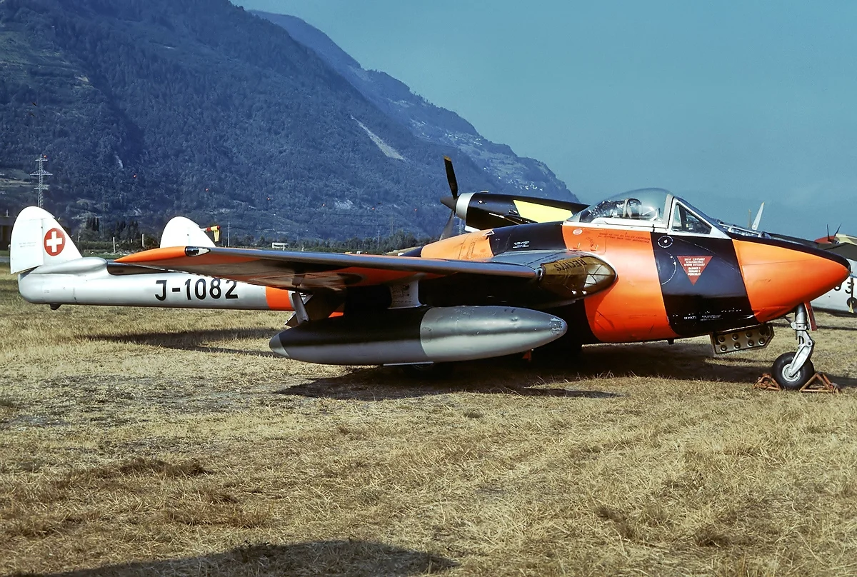 De_Havilland_Vampire_FB.6,_Switzerland_-_Air_Force_JP6713747.webp