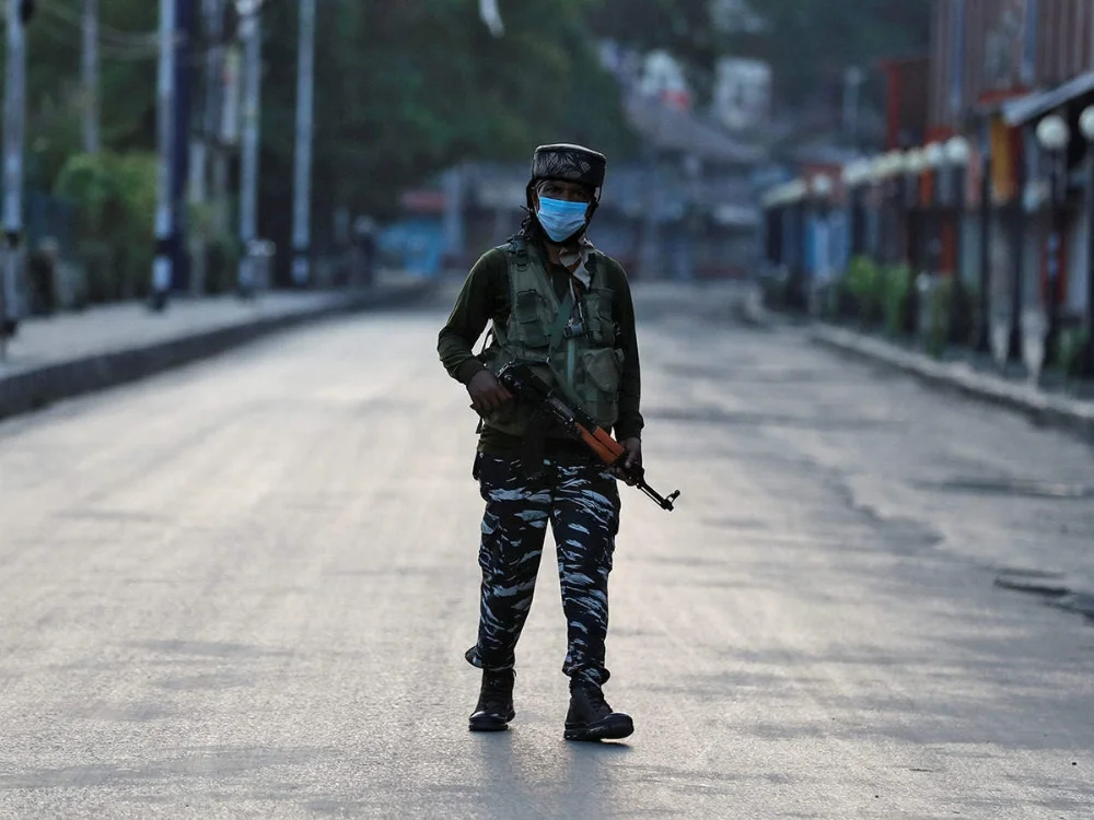 -deployed-for-security-duties-on-i-day-in-srinagar.jpg