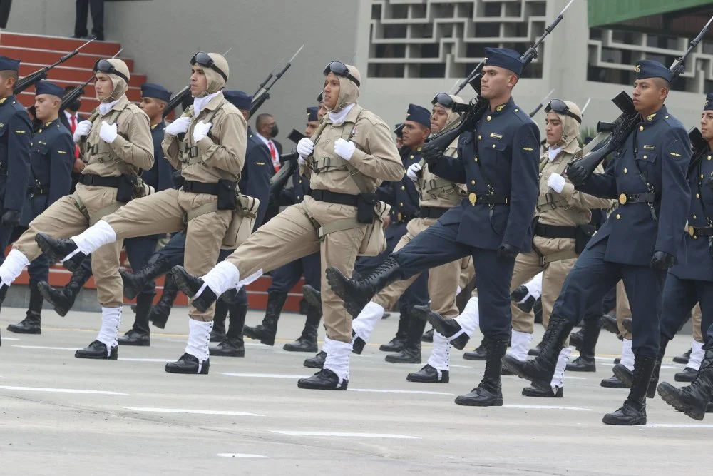 Desfile-militar-Peru-01.webp