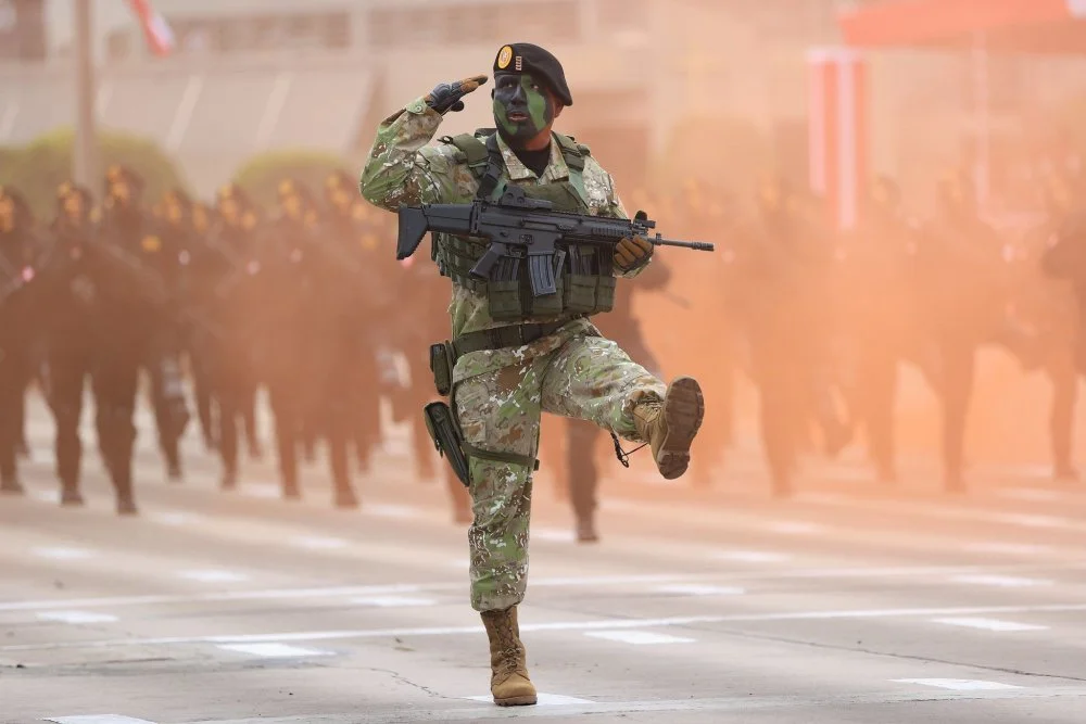 Desfile-militar-Peru-04.webp