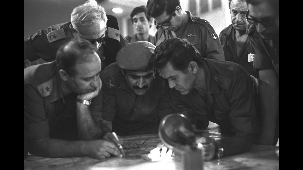 DF Chief of Staff David Elazar (R) during the Yom Kippur War in 1973. .jpg