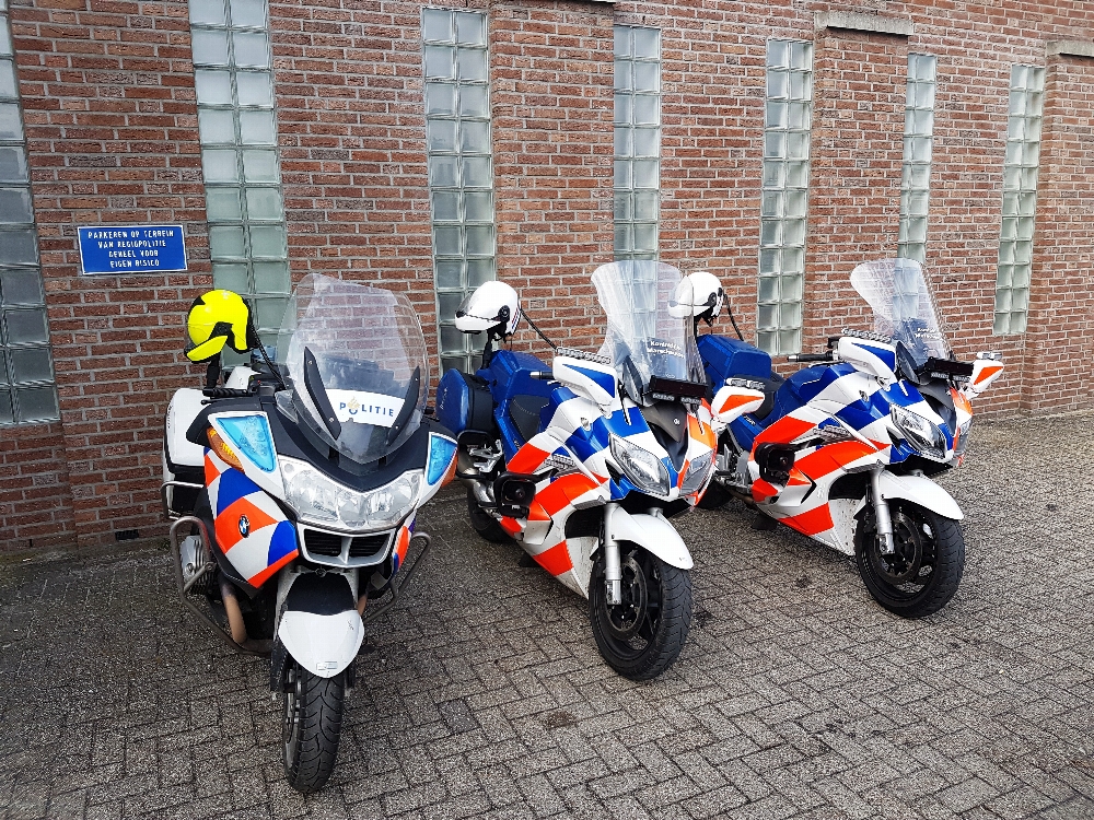 Dutch_Police_motorcycle_with_KMAR_motorcycle_01.jpg