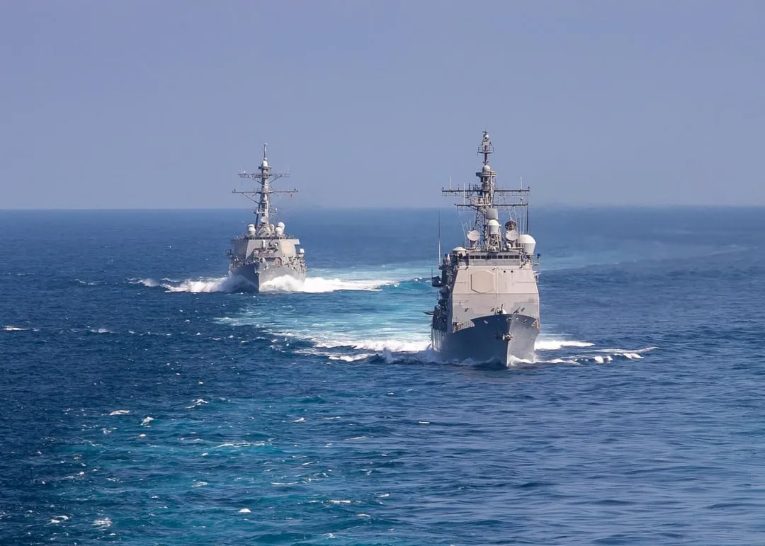 eams-in-front-of-uss-stout-ddg-55-v0-ni4ln6ghwsid1.webp