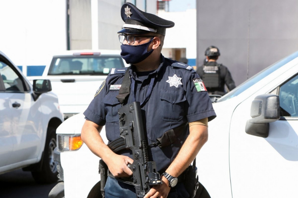euters-mexican-police-representative-16791347763x2.jpg