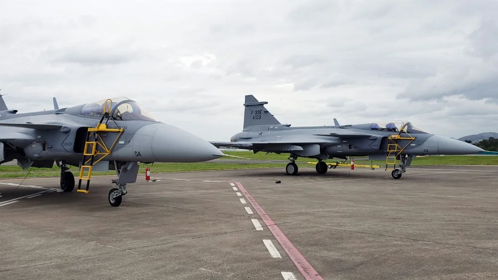 FAB-recebe-mais-duas-aeronaves-F-39-Gripen-2.webp