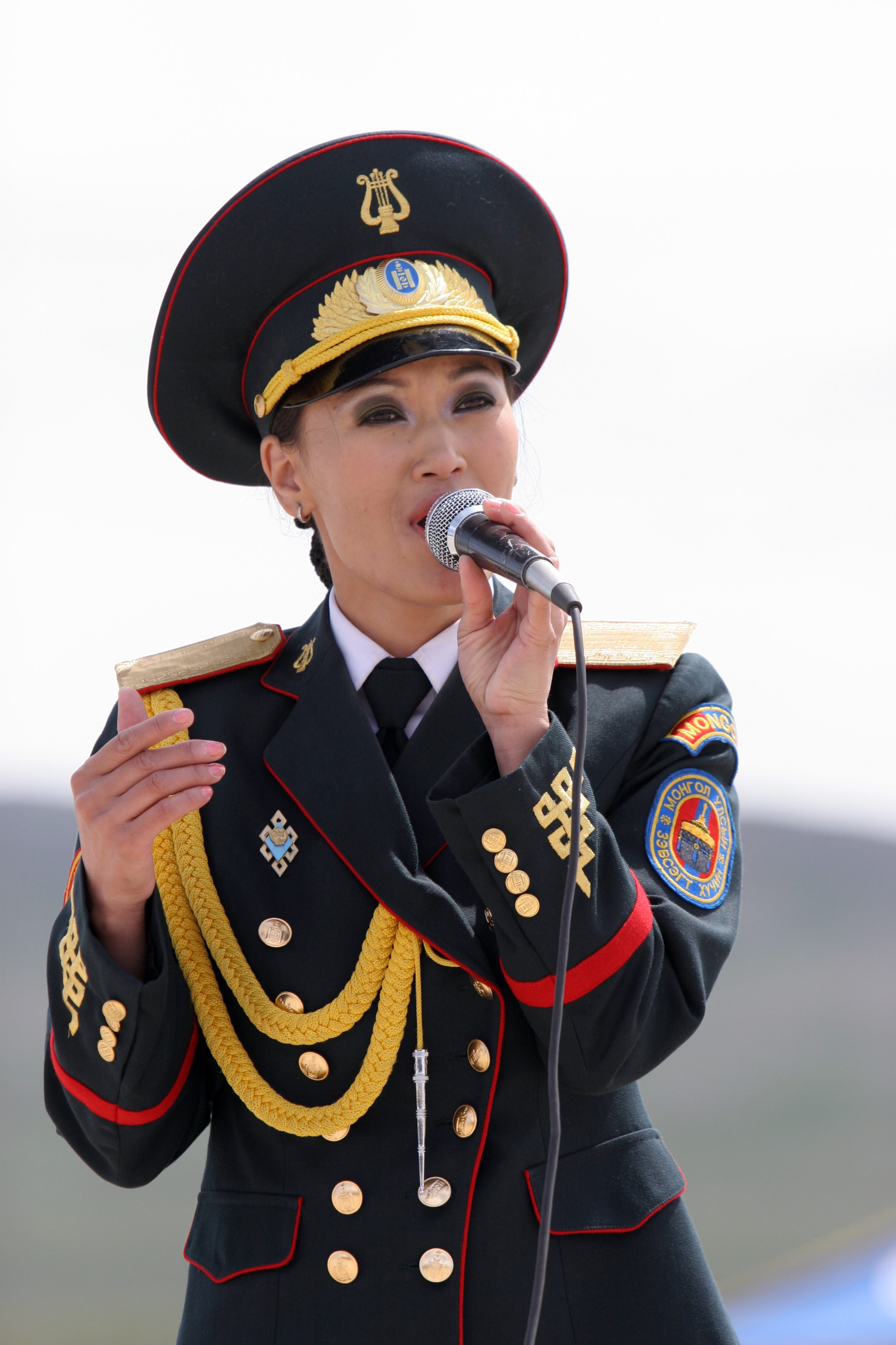 Female_Mongolian_soldiers_is_singing (2).jpg