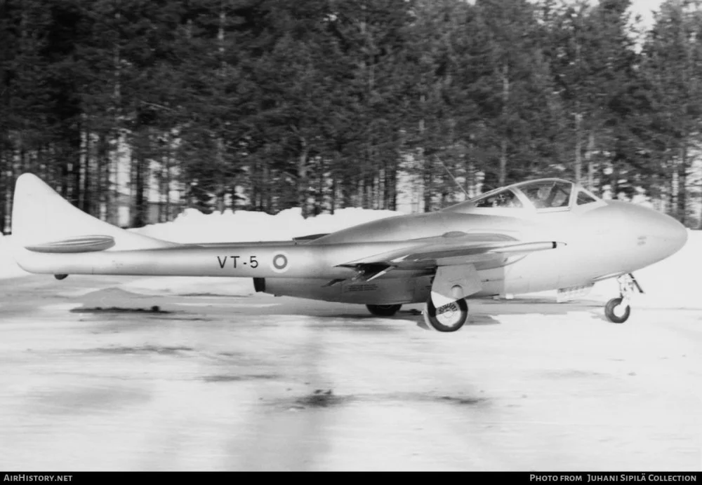 Finnish Vampire T.55 (VT-5) inhis country (1955 to 65).jpg