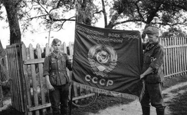German soldiers display a captured Russian flag.jpg