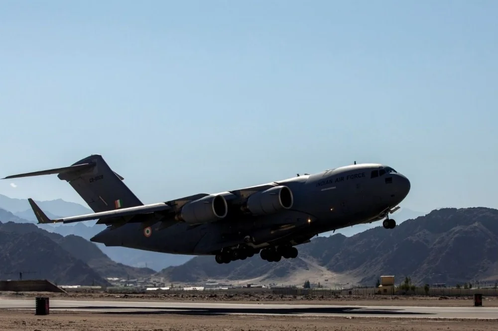 globemaster-c-17-16461155123x2.jpg