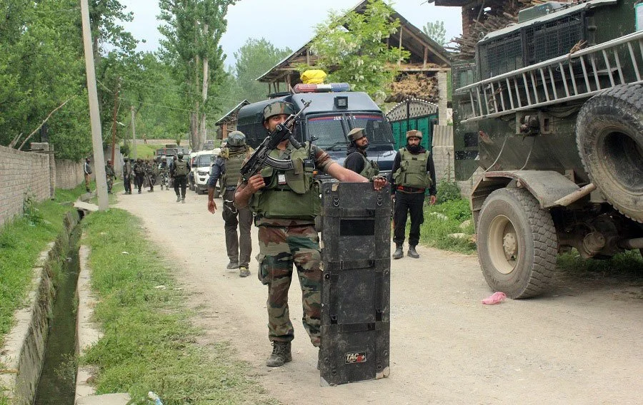 Government-forces-during-a-search-operation-in-Kashmir-4.webp