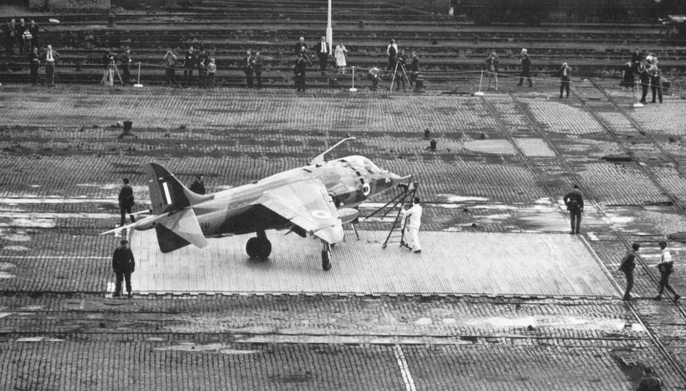 HarrierGR1XV741StPancrasMay1969_03.jpg