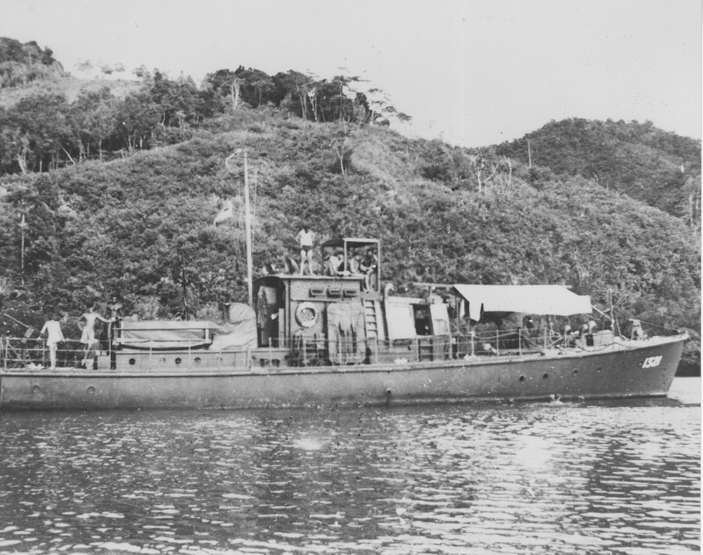 HDML 1321 in New Guinea waters 1944.jpg