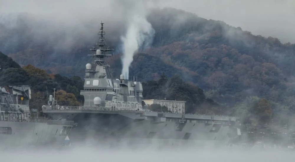 helicopter carrier DDH-161 Hyuga.webp