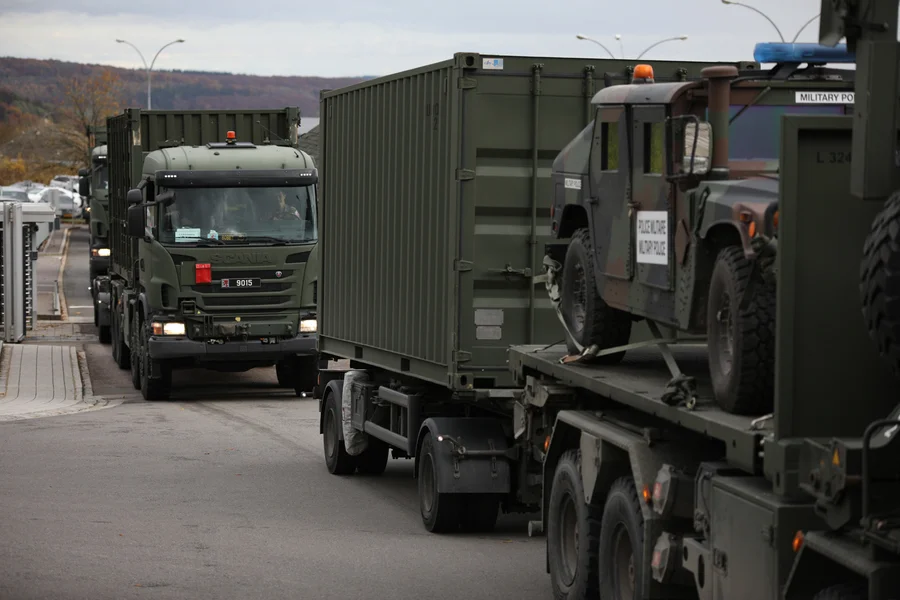 hermes-marc-secav-armee-lu778a1729_12.-november-2018_prettyphoto_zoom.webp