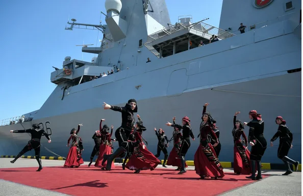 HMS Defender batumi.webp