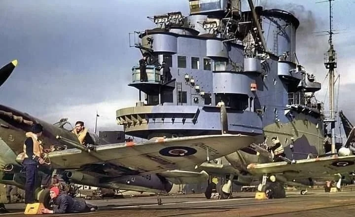 HMS Indomitable en marzo de 1943.webp