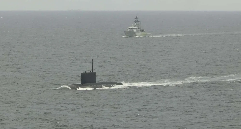 HMS Mersey tracked the Russian submarine RFN Novorossiysk.webp