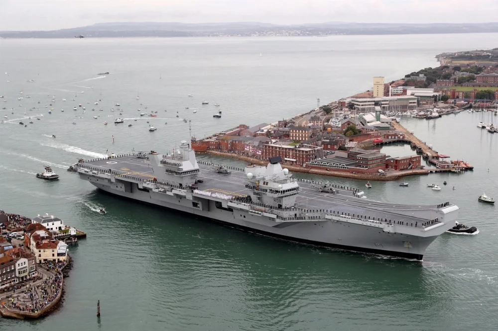 HMS-Queen-Elizabeth-Portsmouth.webp