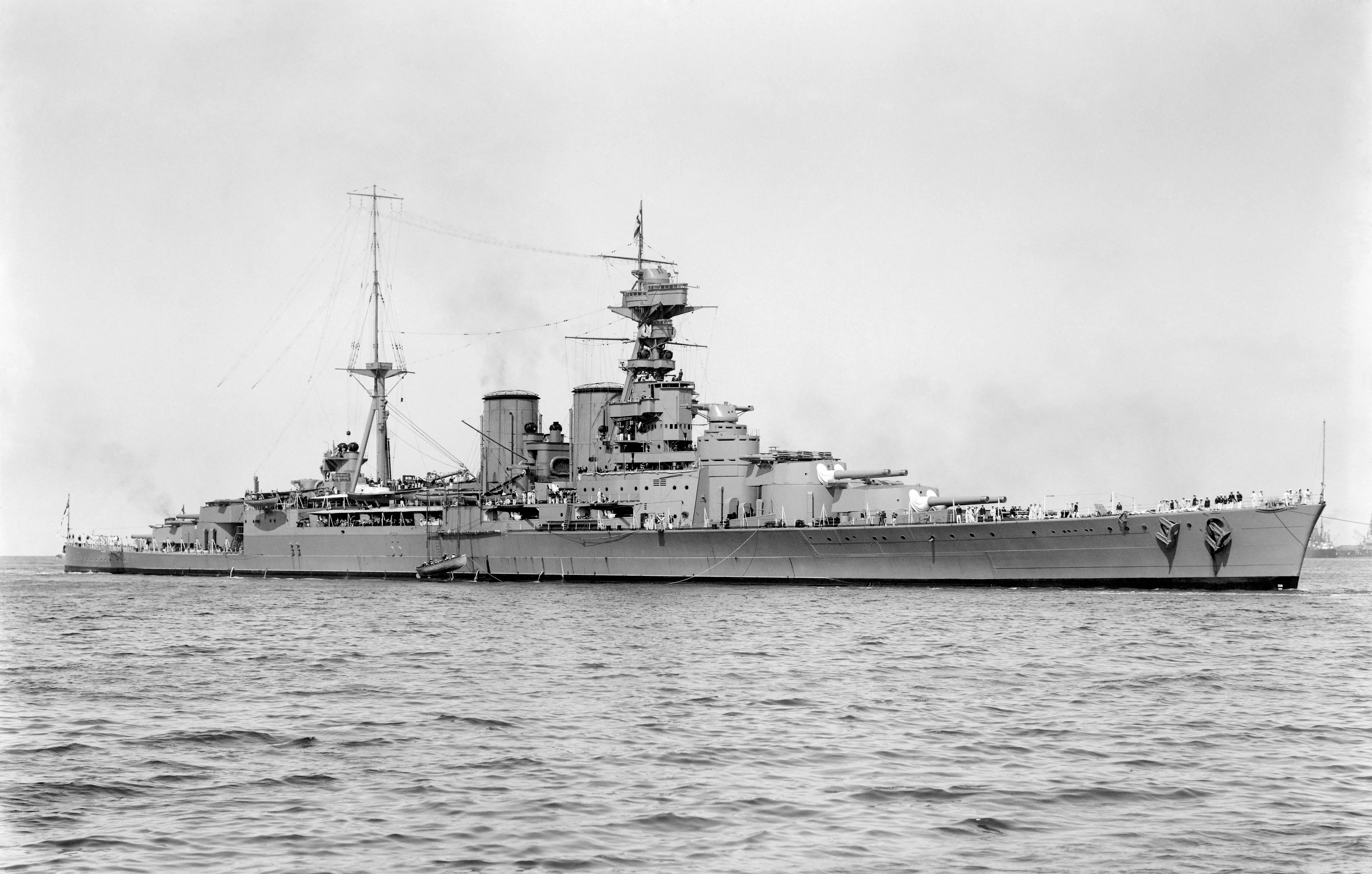 HMS_Hood_(51)_-_March_17,_1924.webp