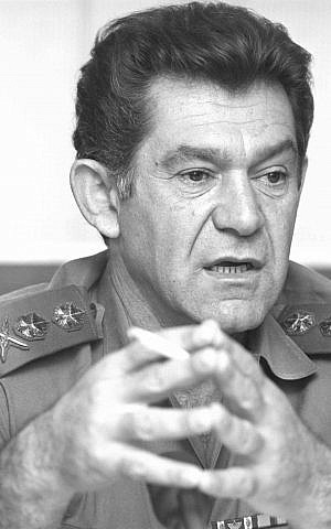 IDF chief of staff David Elazar during the Yom Kippur War in October 1973..jpg