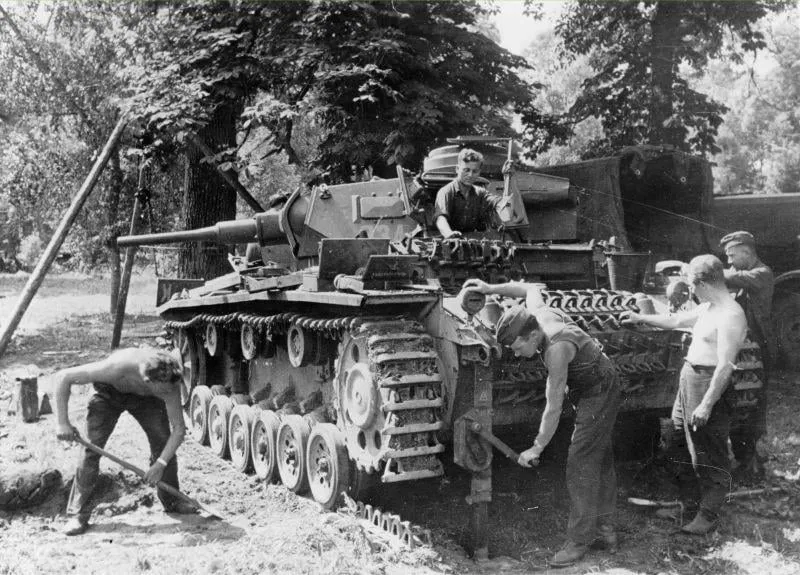 ii-ausf-g-tank-of-the-13th-panzer-v0-st5npiyodzgd1.webp