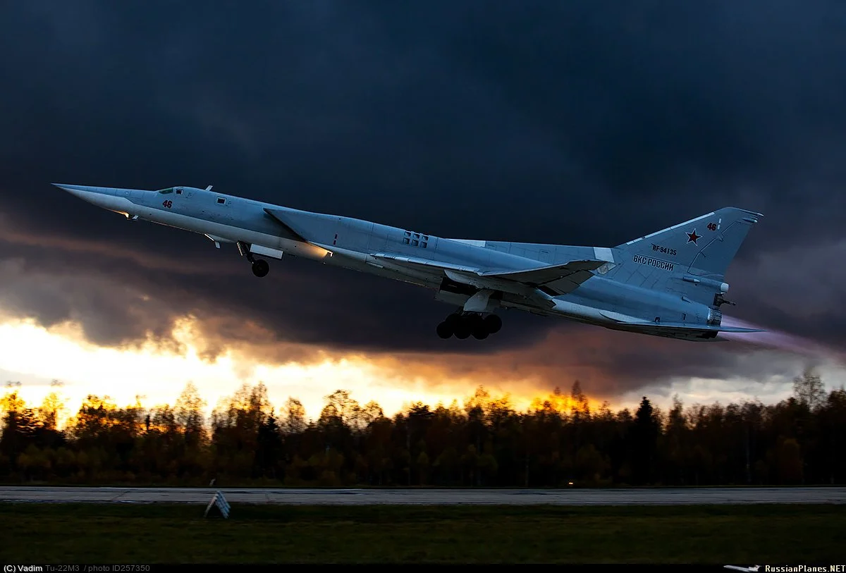 Ту 22м3. Ту-22м3 сверхзвуковой самолёт. Бомбардировщик ту-22м3. Ту-22м3 Дальний бомбардировщик. Сверхзвуковой бомбардировщик ту-22м3.