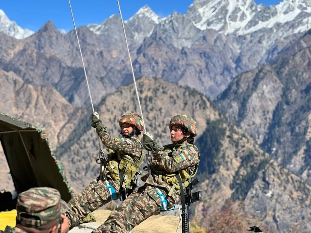 indian-army-women-troopers-with-sig-716-battle-rifles-v0-d9uol66bji4b1.webp