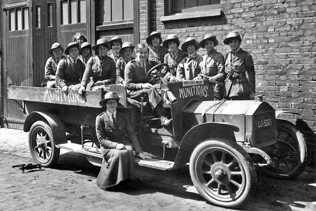 Interesting Photos of Women Workers in England During World War I (1914-1918) (3).webp