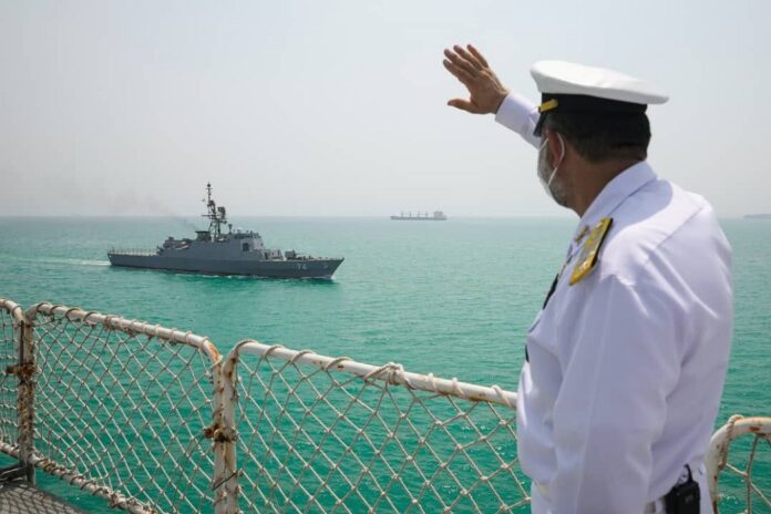 iran-navy-commander-saluting-sahand-696x464.jpg