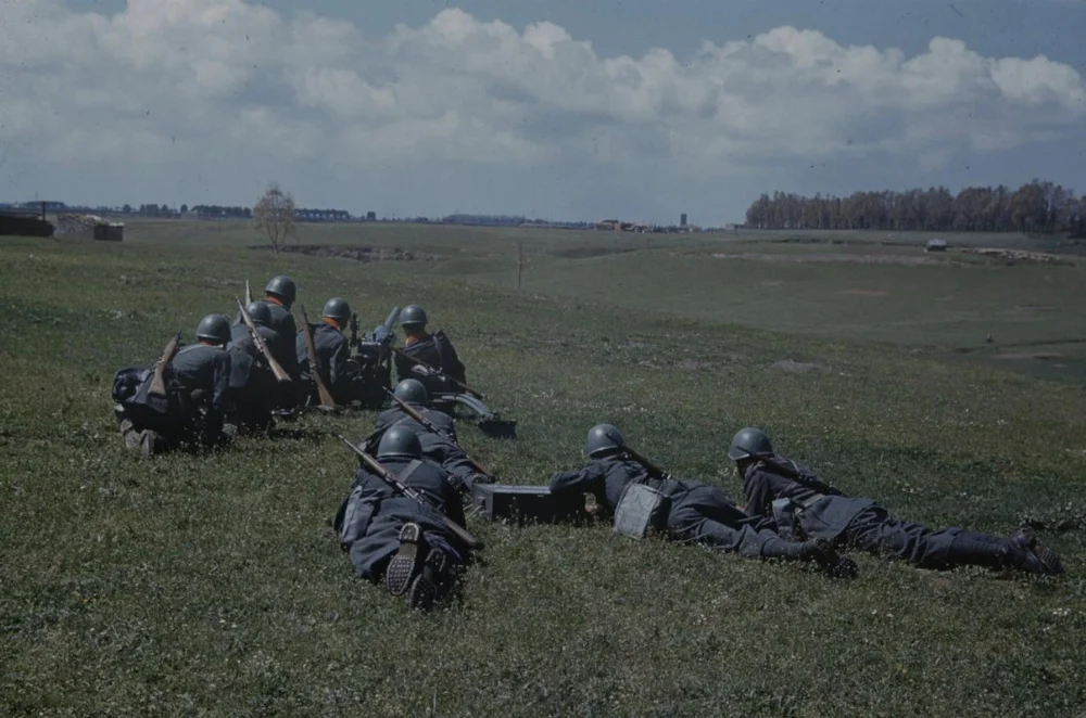 Italian-Troops-on-maneuvers-A011.webp