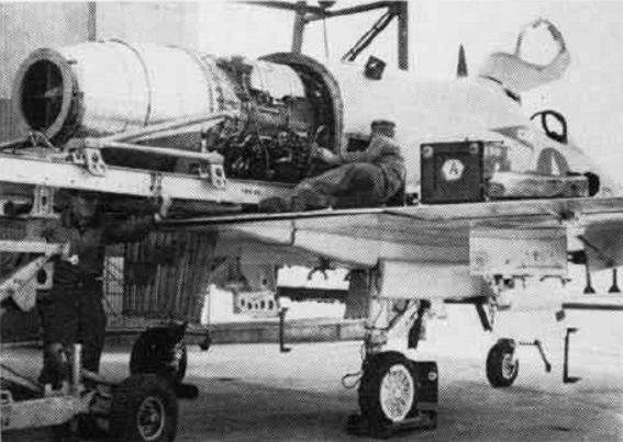 J65_engine_of_A4D_Skyhawk_at_MCAS_Iwakuni_1959.jpg
