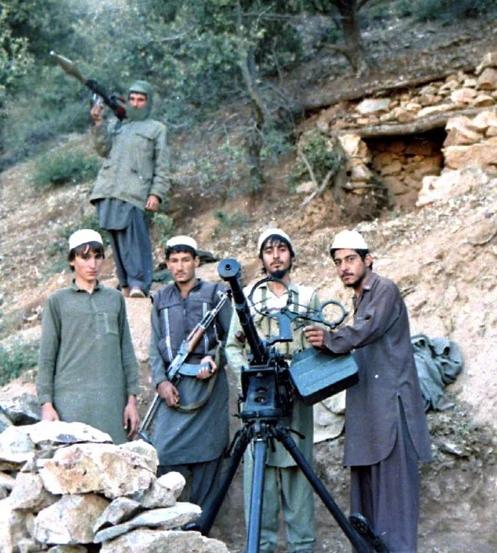 moujahidines Jamiat_e-islami_in_shultan_valley_1987_with_dashaka-jpg