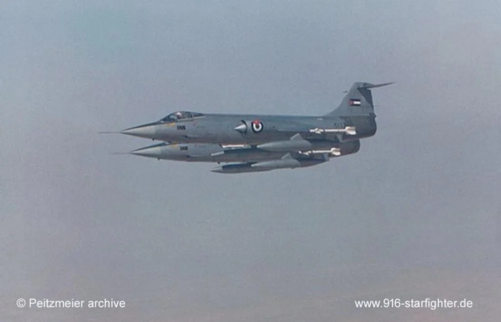 Jordanian F-104A (916-N, 183-1133, 56-0845) of 9 Sqn inflight.webp