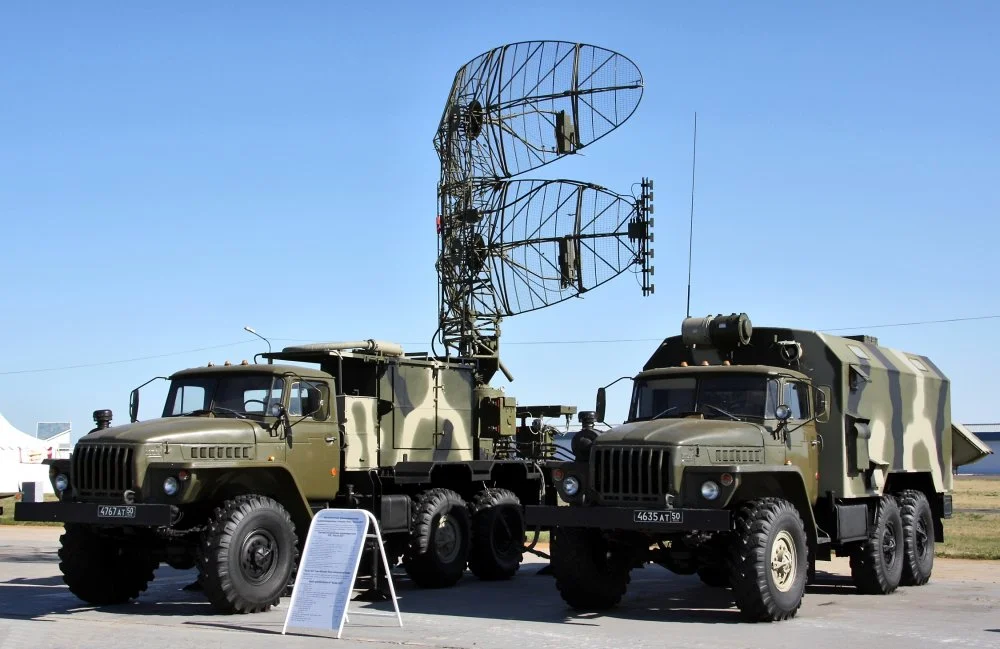 Kasta_2E1_Flat_Face_E_UHF_Band_Acquisition_Radar_(1).webp