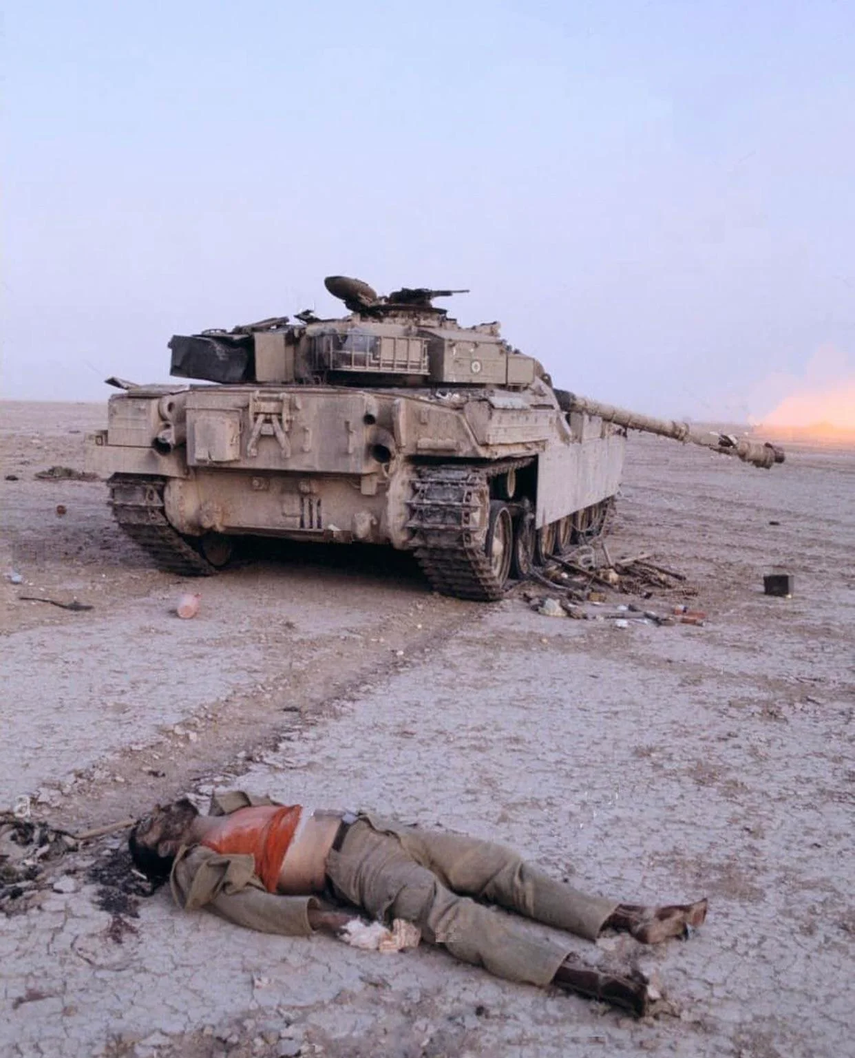 Knocked out Iranian Chieftain tank and one of its dead crew near Basra, July 1982b.webp